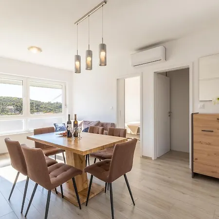 Seaview Apartment